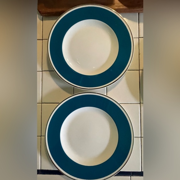 NWT 2 Villeroy & Boch Anmut Plates 10.5” Petrol Blue Premium Bone Porcelain - Picture 1 of 2